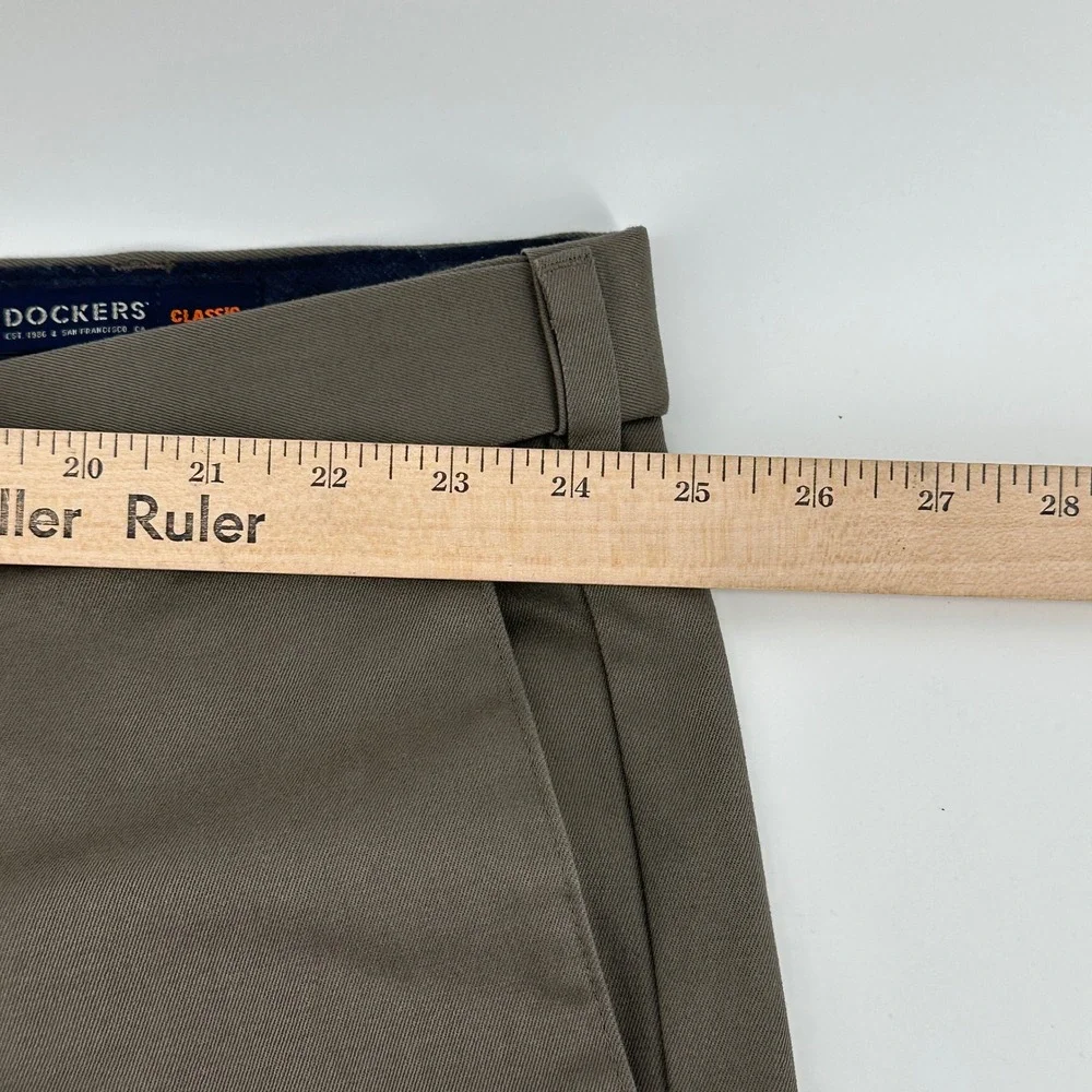 Dockers Signature Khaki Mens 50x32 Brown Classic Fit Stretch Flex Waistband NWT